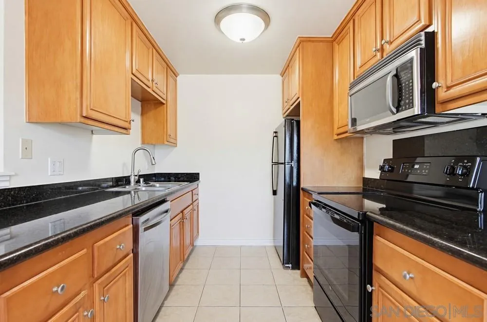 9939 Erma Road, Unit 103 San Diego, CA 92131 - Photo 16 of 40