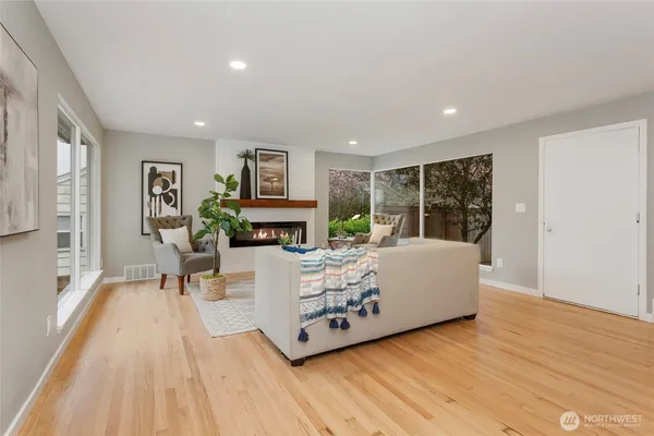 $899,850 | 10726 Sand Point Way Northeast, Unit A, Seattle, WA 98125
