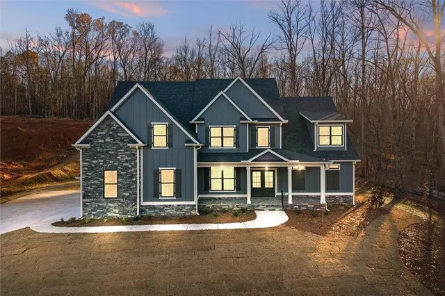 $872,000 | 157 West Lake Boulevard, Carrollton, GA 30116