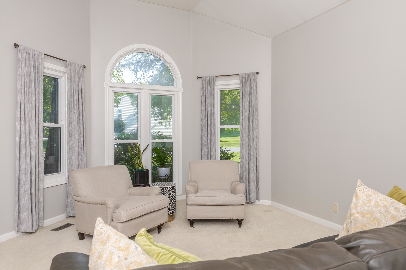 2706 Scogin Creek Road Bloomington, IL 61705 - Photo 6 of 50 Gallery Image 6