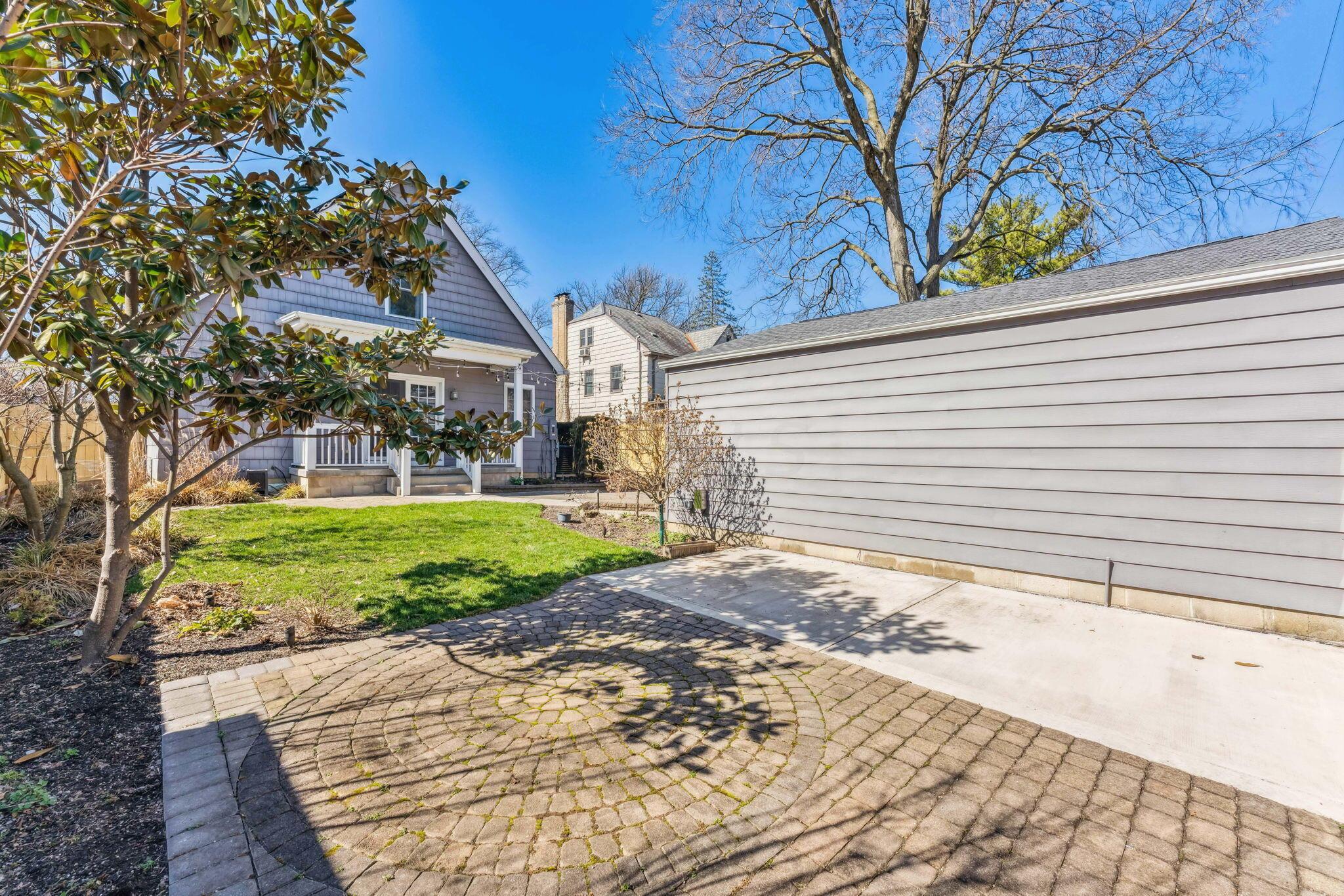 114 South Cassingham Road Bexley, OH 43209 - Photo 45 of 51 Paver patio