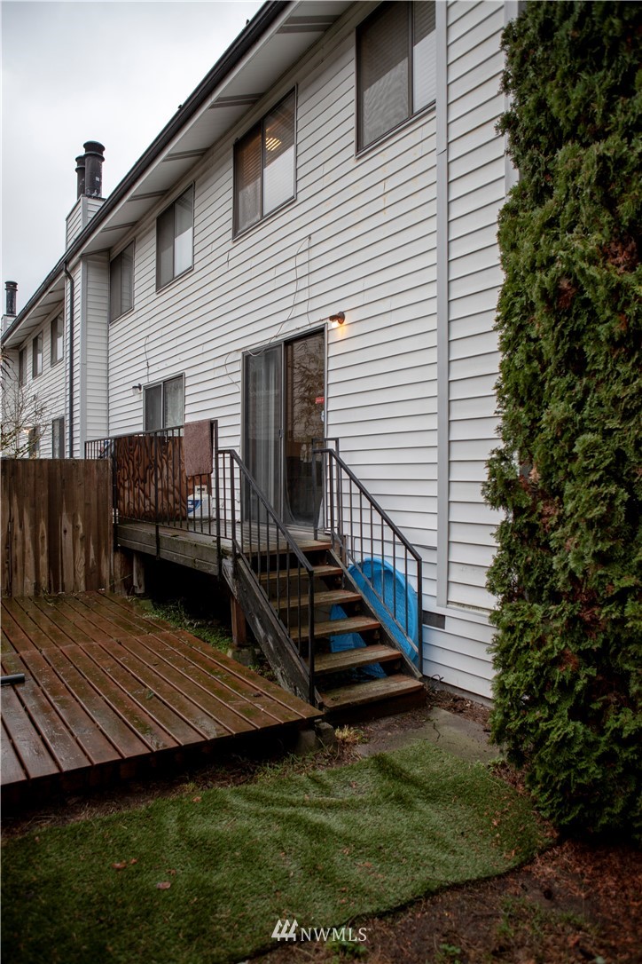 4221 Northeast 5th Street Renton, WA 98059 - Photo 17 of 19