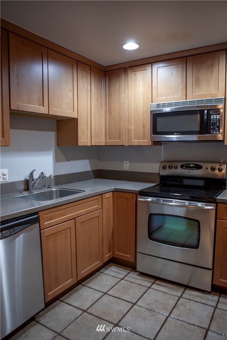 4221 Northeast 5th Street Renton, WA 98059 - Photo 3 of 19