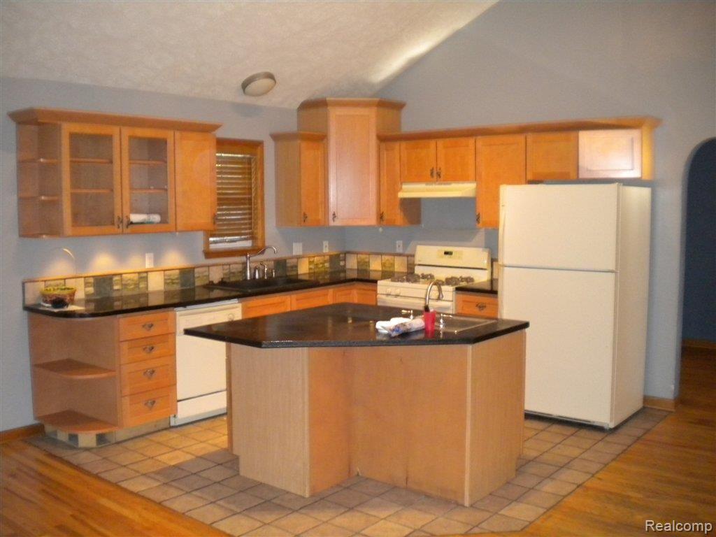 37266 Van Born Road Wayne, MI 48184 - Photo 4 of 11 DSCN1759.JPG
