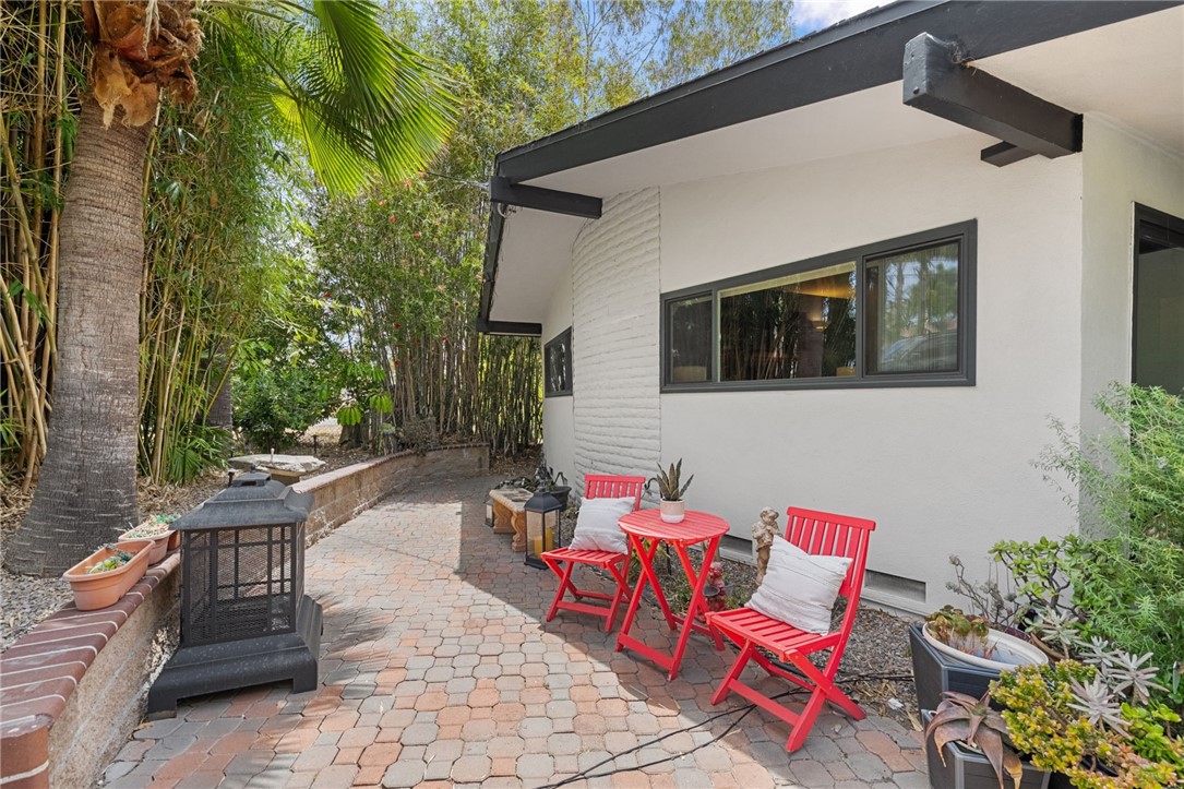 1773 Ivy Road Oceanside, CA 92054 - Photo 9 of 53 Front patio
