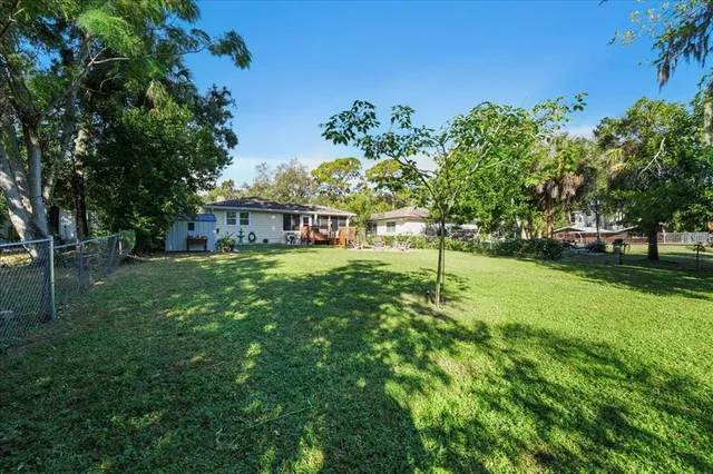 a view of an outdoor space