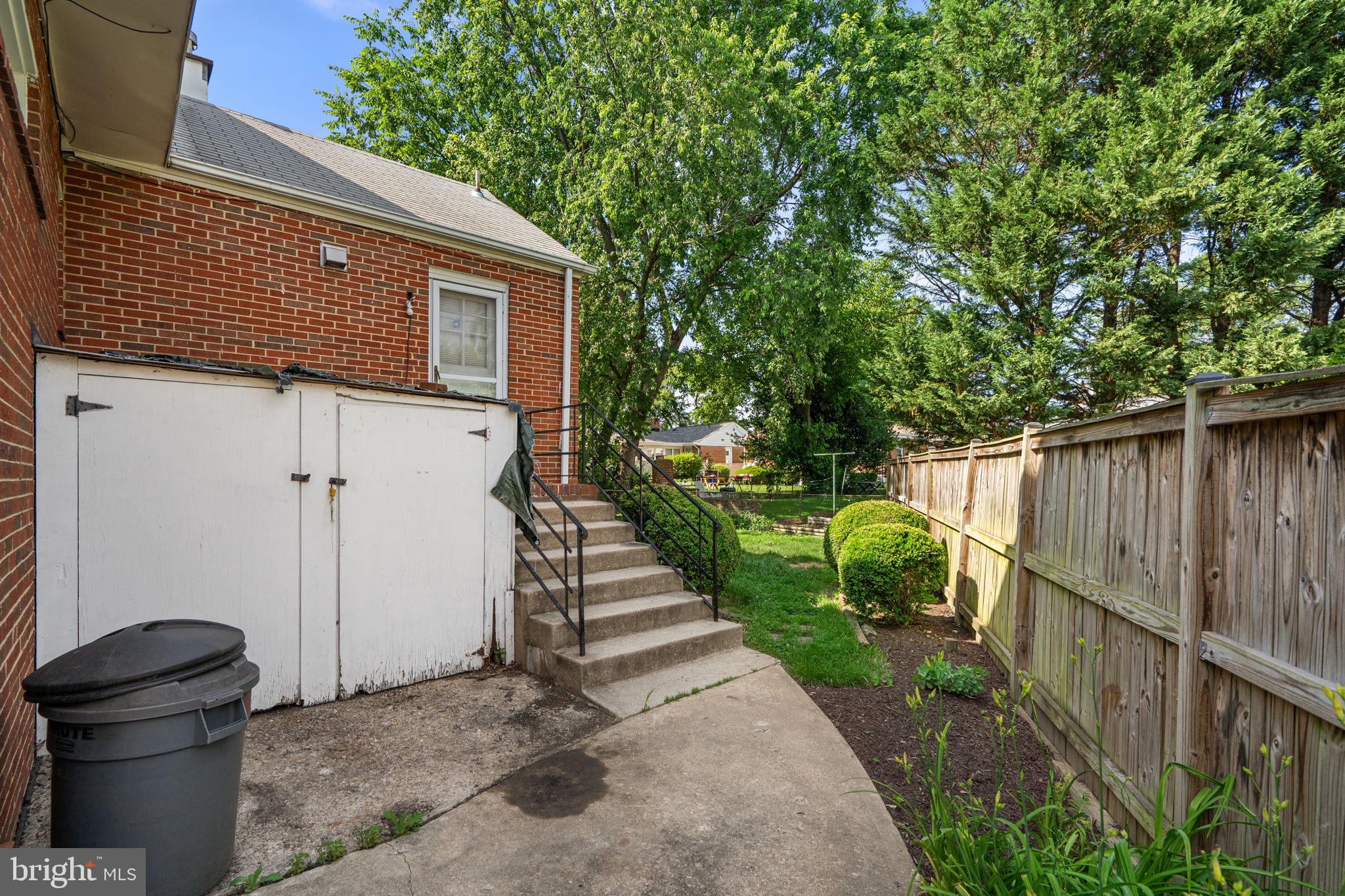 507 Harding Drive Silver Spring, MD 20901 - Photo 4 of 28