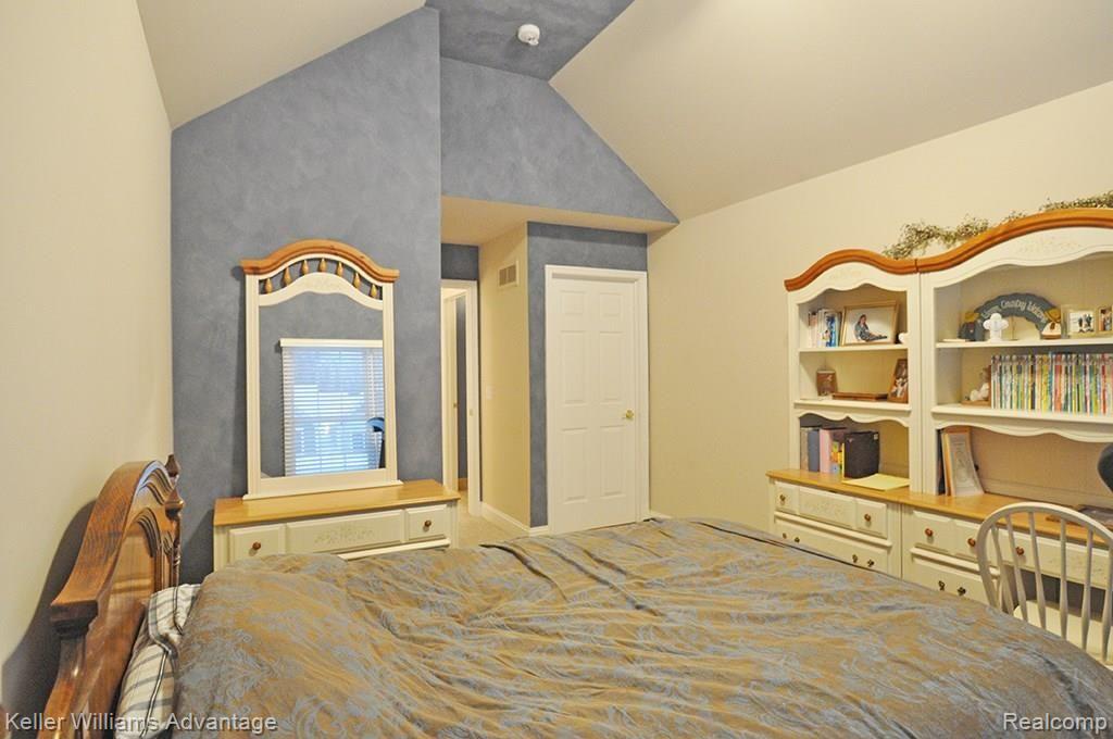 49648 Timber Trail Novi, MI 48374 - Photo 31 of 32 31_Bed_U_3-2.jpg