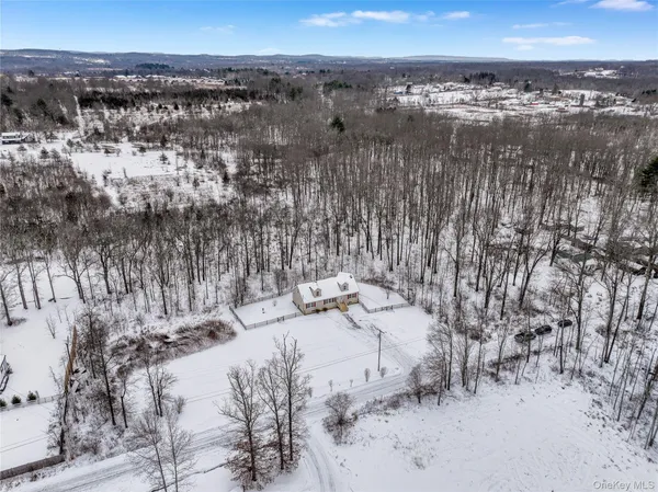 $634,500 | 35 Pioneer Road, Gardiner, NY 12525