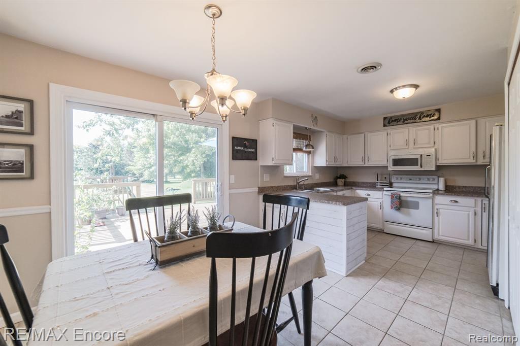 8615 Rattalee Lake Road Clarkston, MI 48348 - Photo 7 of 44