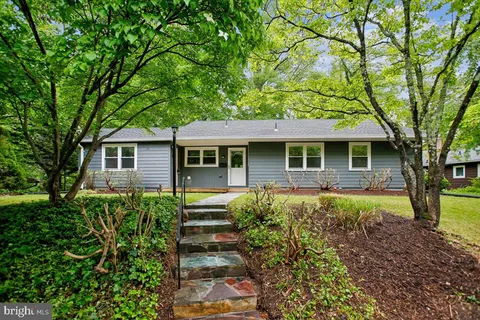 $1,050,000 | 7014 Braeburn Place, Bethesda, MD 20817