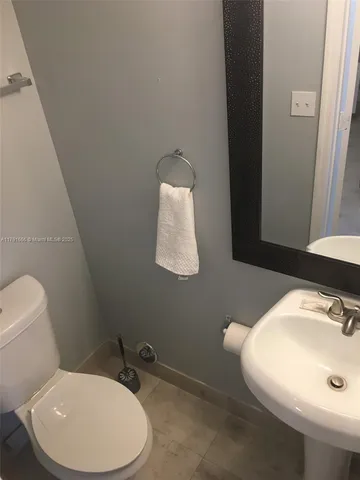 an empty room with closet and mirror