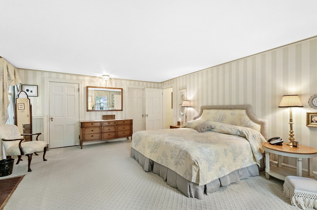 37 Foxcroft Road Winchester, MA 01890 - Photo 11 of 26 Gallery Image 11