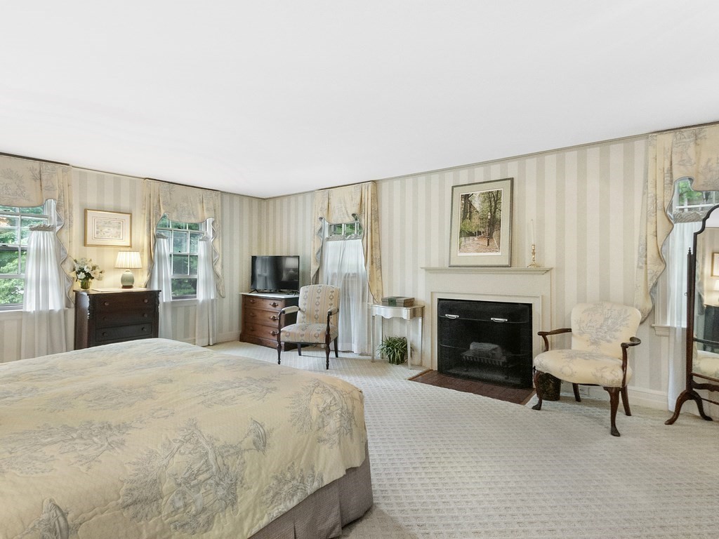 37 Foxcroft Road Winchester, MA 01890 - Photo 12 of 26 Gallery Image 12