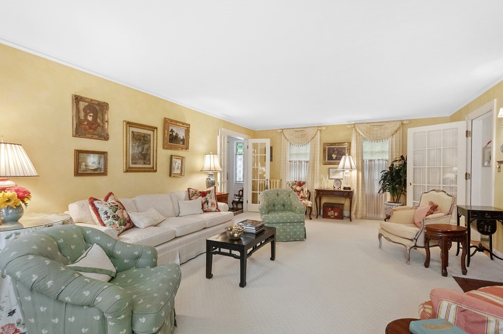 37 Foxcroft Road Winchester, MA 01890 - Photo 2 of 26 Gallery Image 2