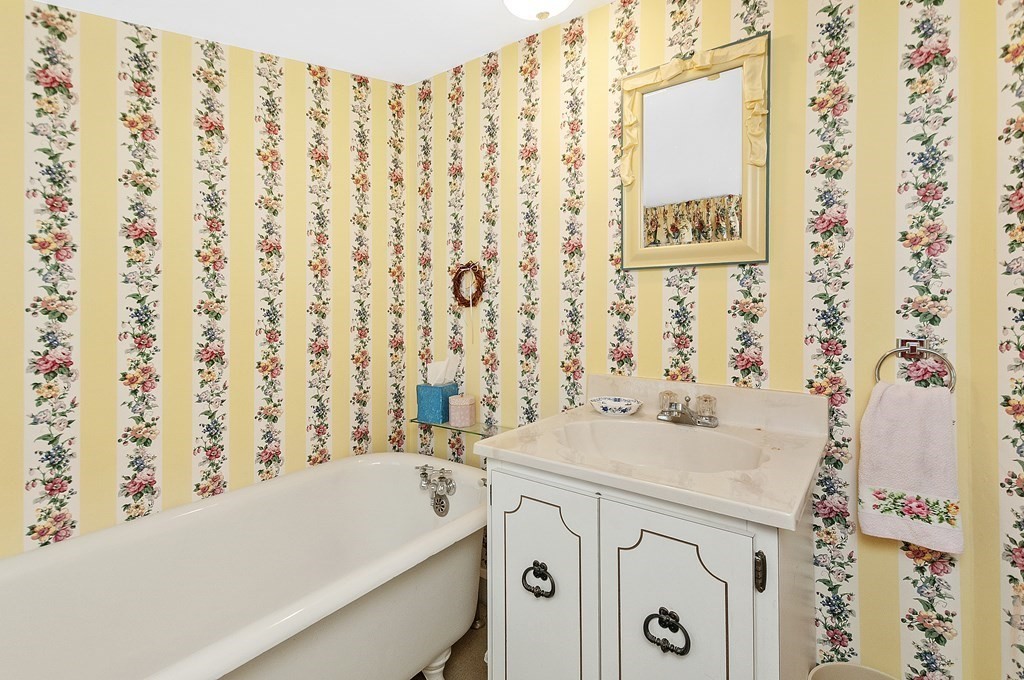 37 Foxcroft Road Winchester, MA 01890 - Photo 21 of 26 Gallery Image 21