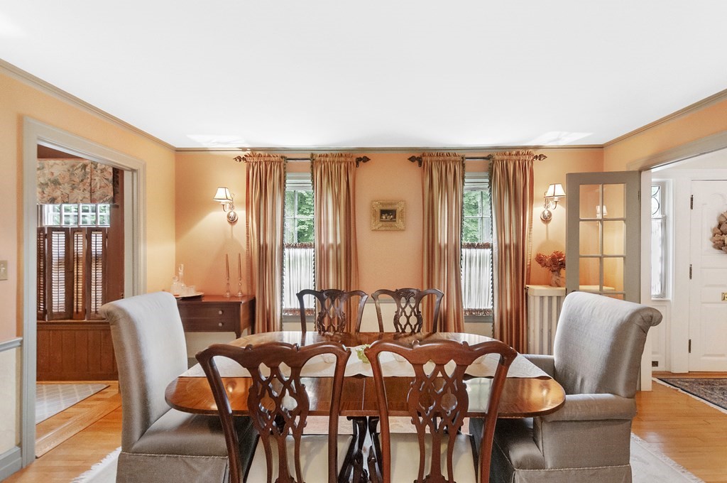 37 Foxcroft Road Winchester, MA 01890 - Photo 3 of 26 Gallery Image 3