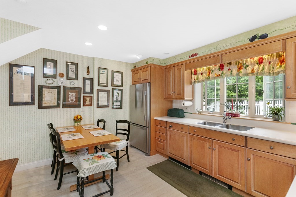 37 Foxcroft Road Winchester, MA 01890 - Photo 6 of 26 Gallery Image 6