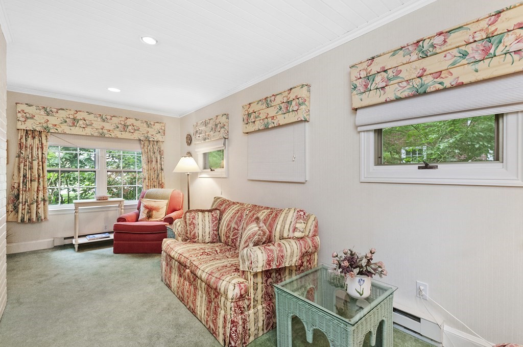 37 Foxcroft Road Winchester, MA 01890 - Photo 7 of 26 Gallery Image 7