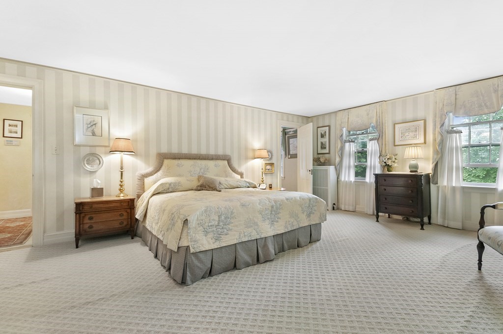 37 Foxcroft Road Winchester, MA 01890 - Photo 10 of 26 Gallery Image 10