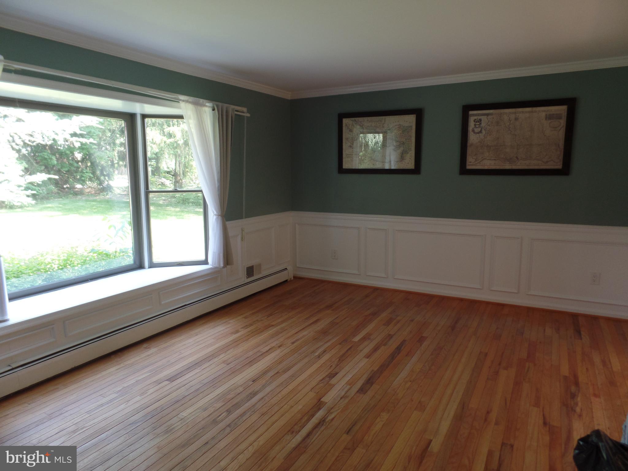 524 Media Line Road Newtown Square, PA 19073 - Photo 12 of 38 Living room
