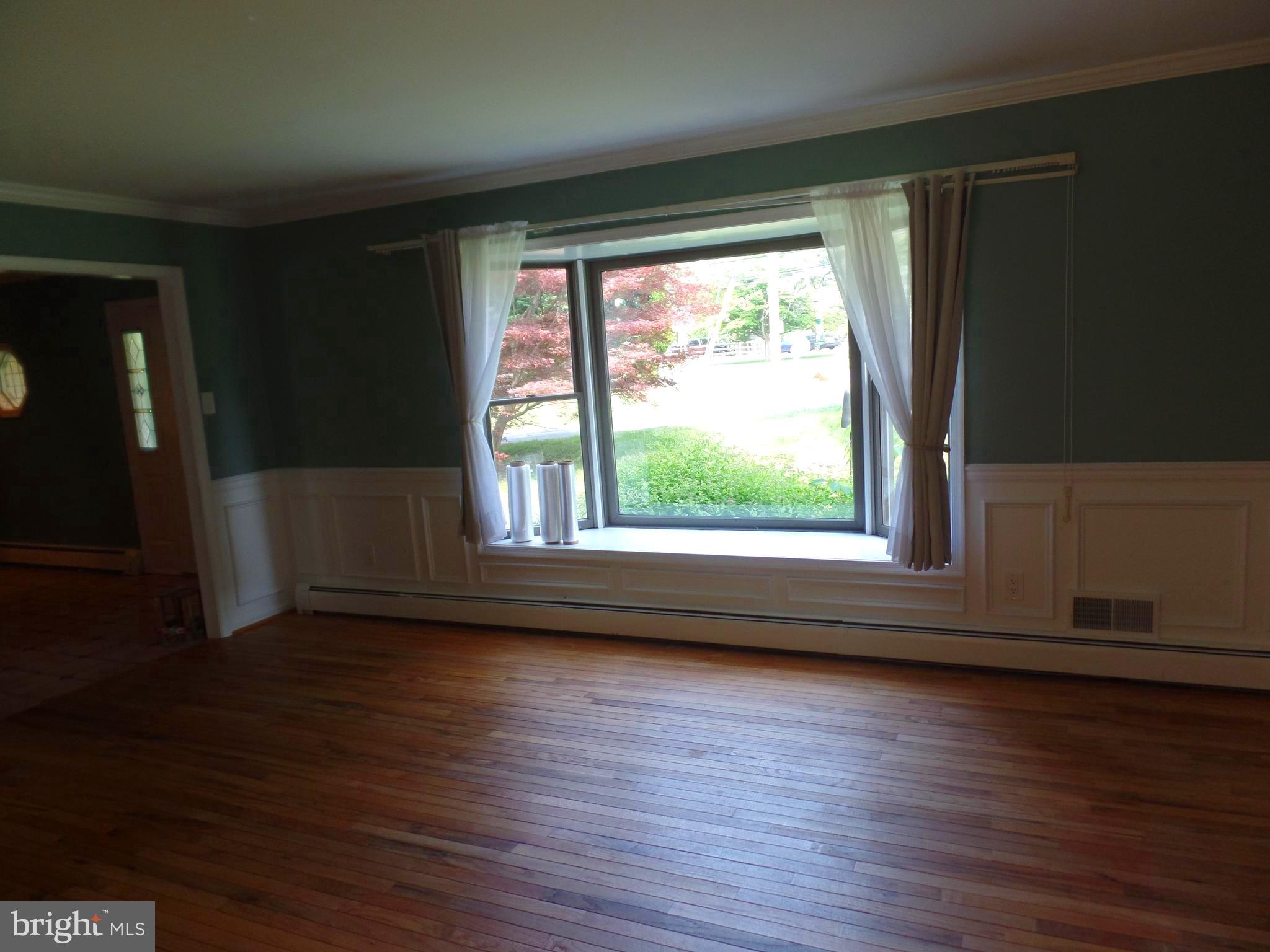 524 Media Line Road Newtown Square, PA 19073 - Photo 13 of 38 Living room