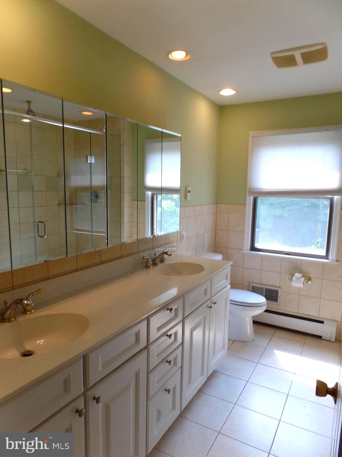 524 Media Line Road Newtown Square, PA 19073 - Photo 29 of 38 Second floor primary bathroom