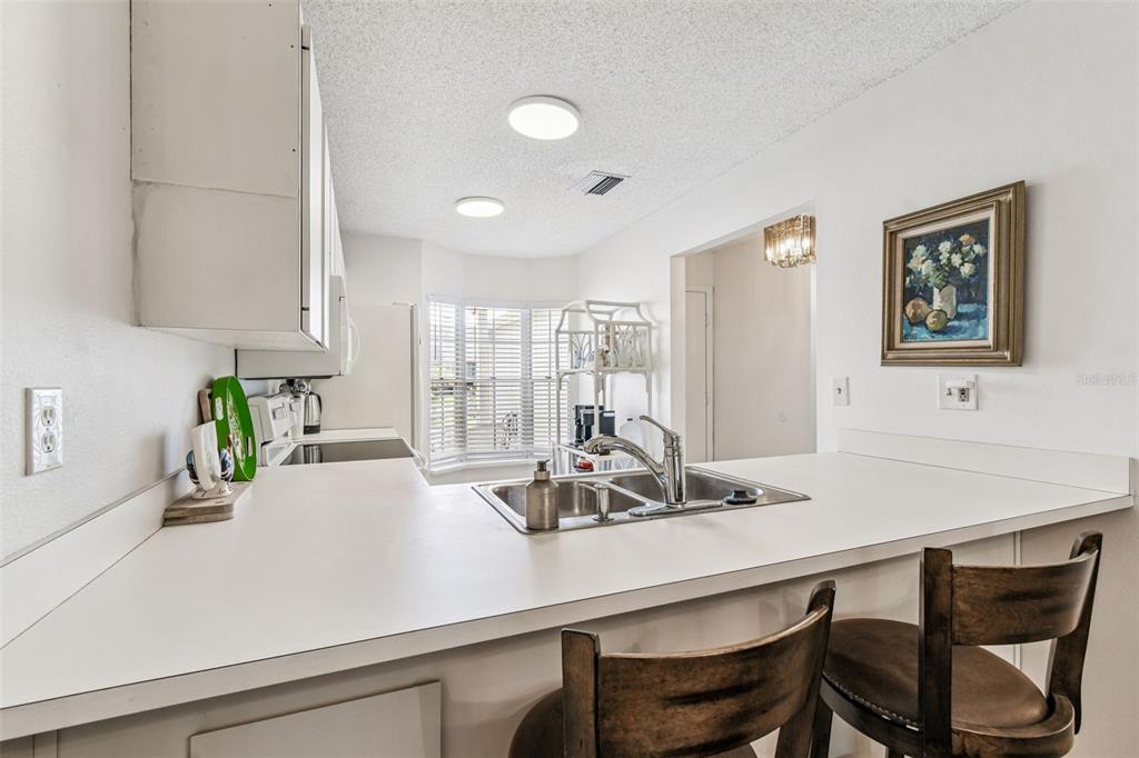 6531 Remus Drive New Port Richey, FL 34653 - Photo 18 of 39 a kitchen with a table and chairs
