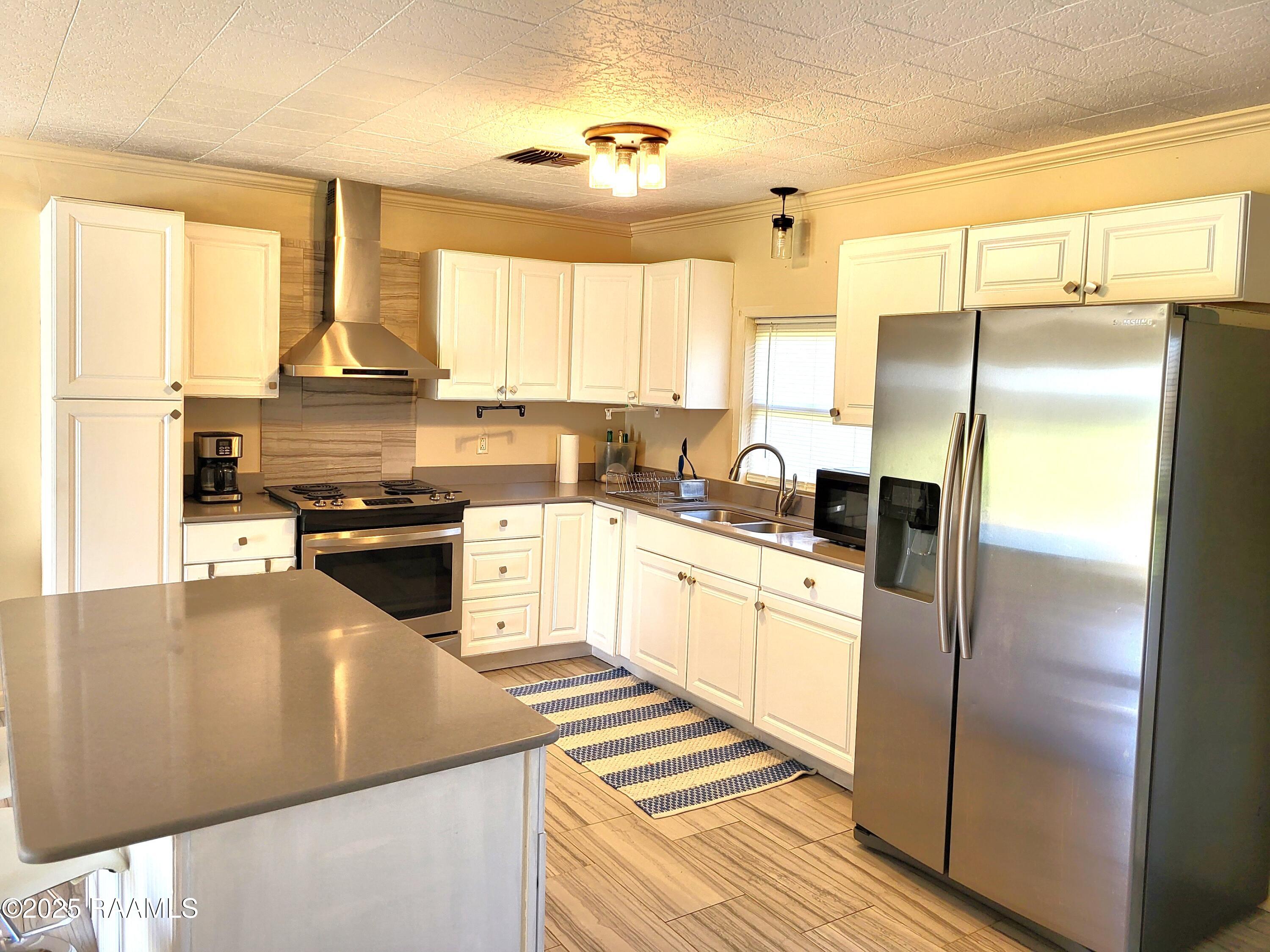 9732 Cotton Loop Abbeville, LA 70510 - Photo 6 of 15 20250217_152731