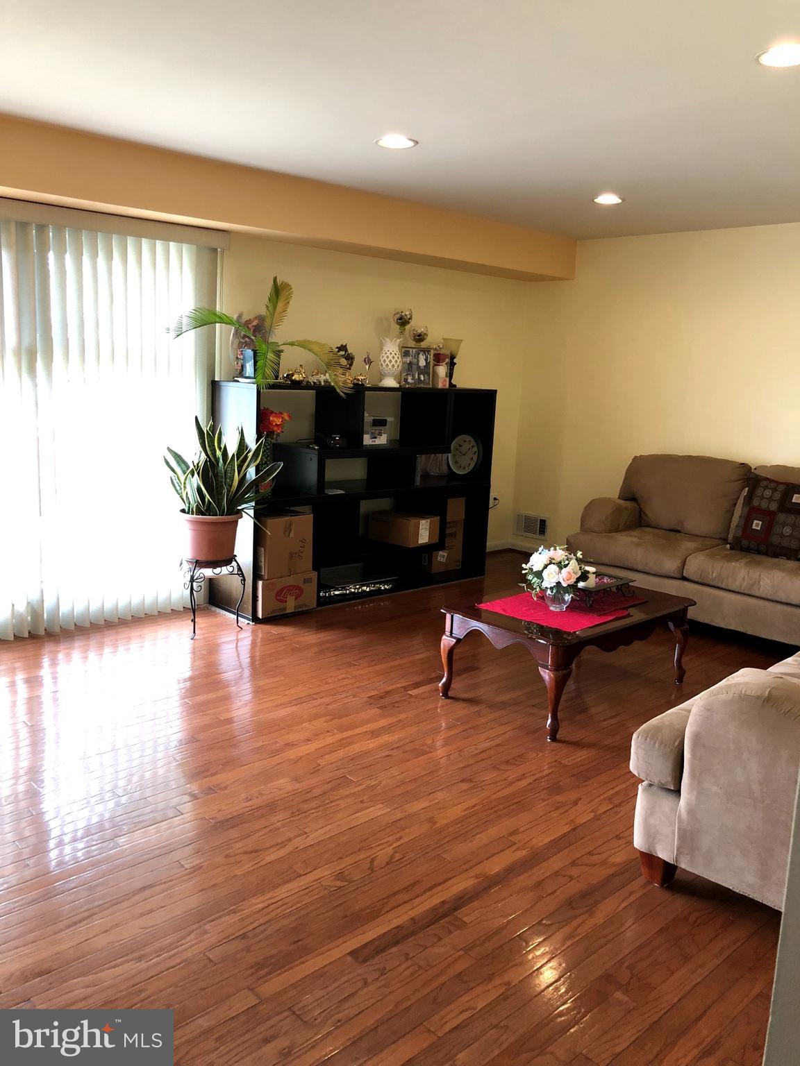 11509 Lockhart Place Silver Spring, MD 20902 - Photo 7 of 30 Living Room
