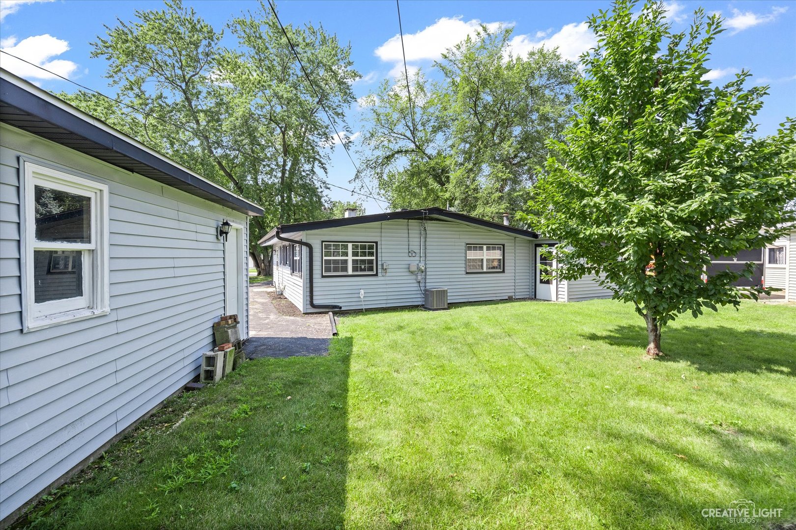 42 Hampton Road Montgomery, IL 60538 - Photo 25 of 26 a view of a backyard with a garden