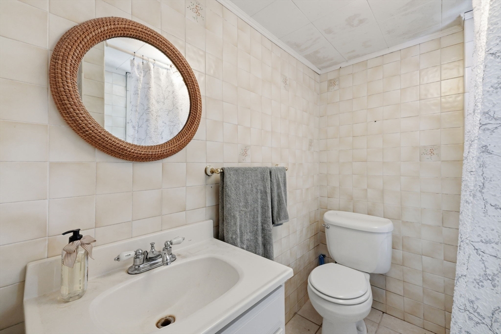 68 Chestnut Street Franklin, MA 02038 - Photo 13 of 27