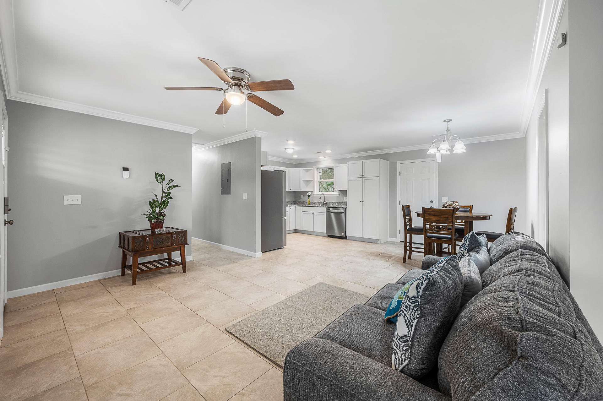 1001 Ridge Road Ridgeville, SC 29472 - Photo 6 of 26 Living Room