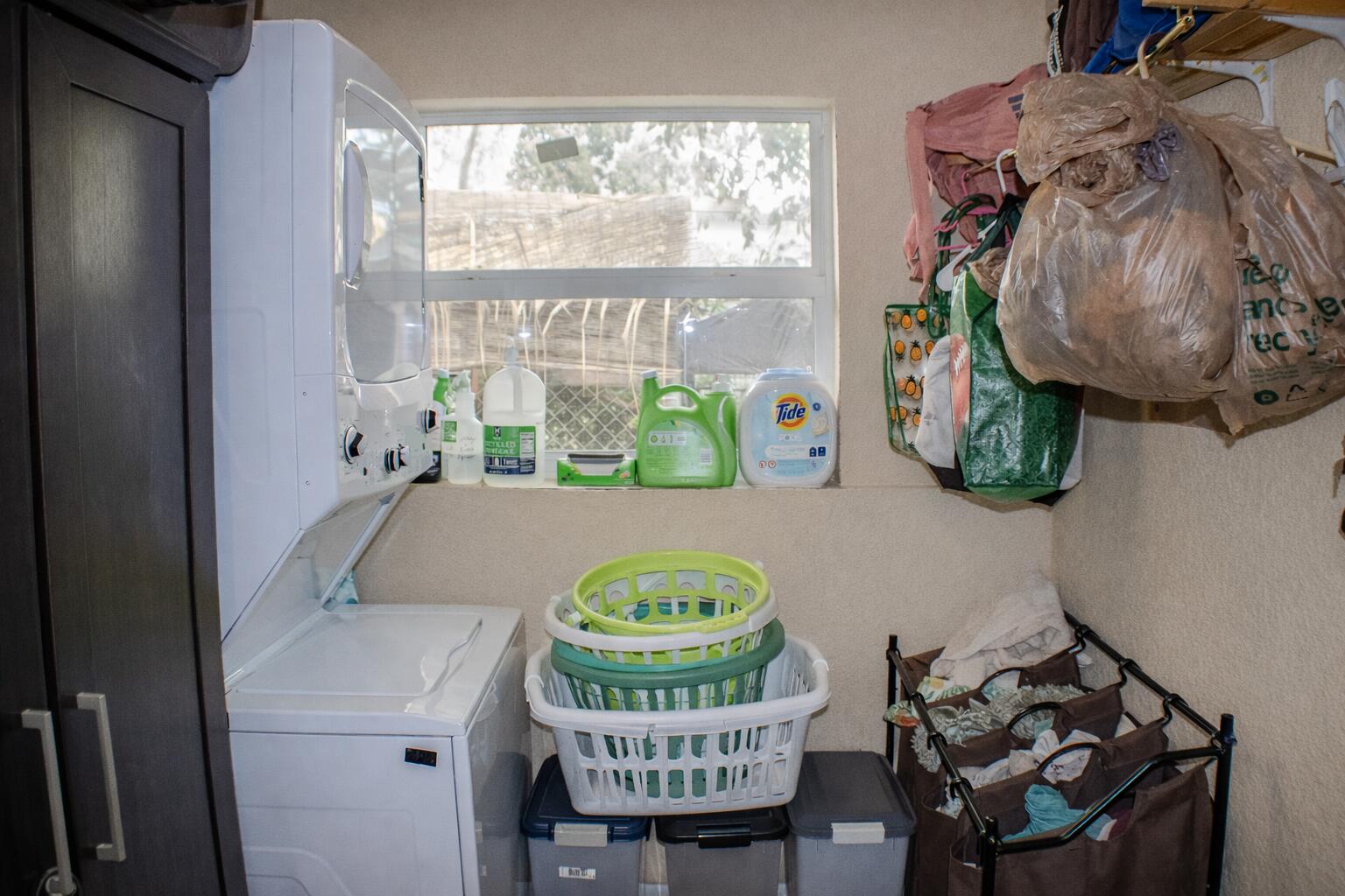711 Sharon Place Key Largo, FL 33037 - Photo 24 of 38 a living room with furniture and a window