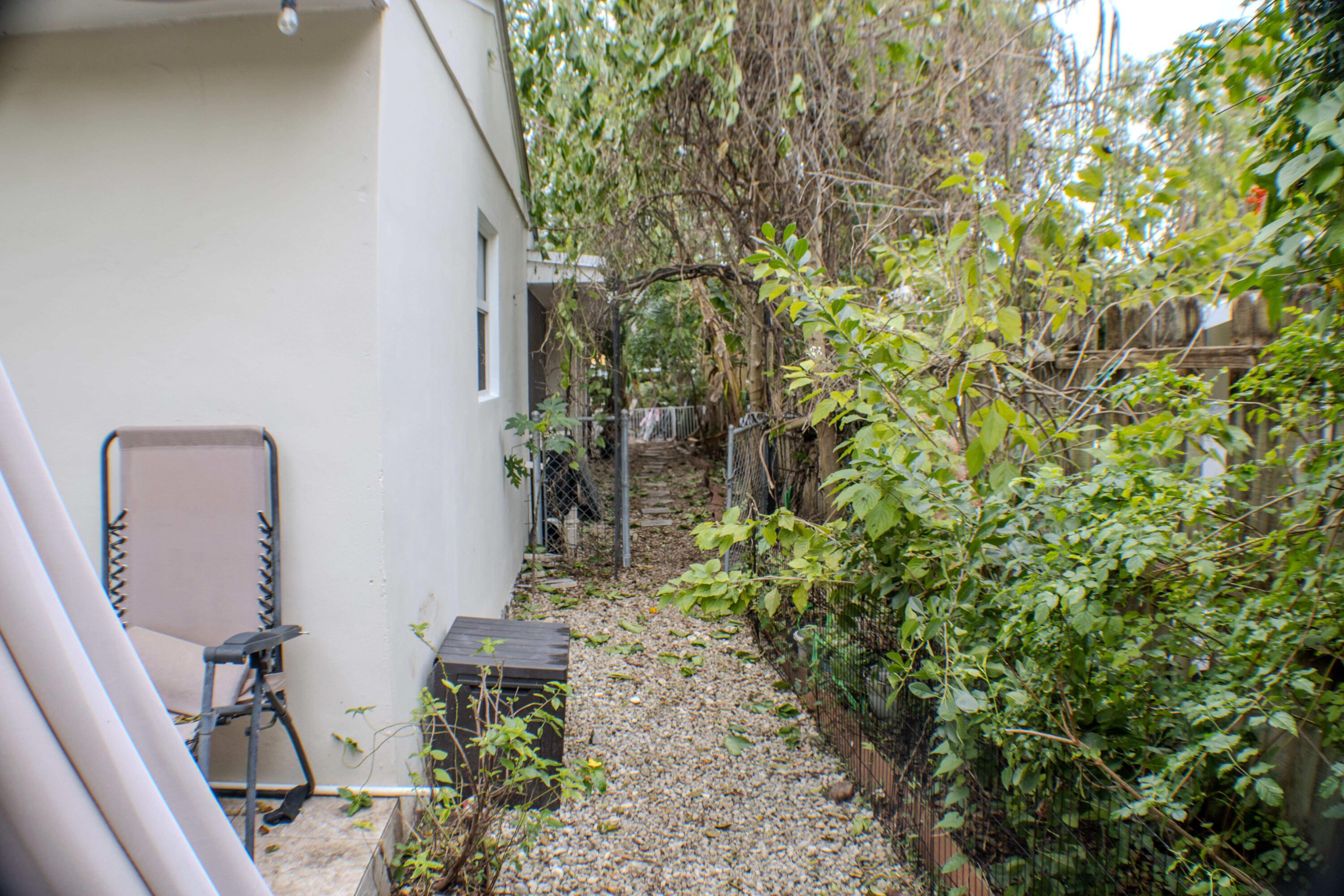 711 Sharon Place Key Largo, FL 33037 - Photo 28 of 38 a backyard of a house with lots of green space