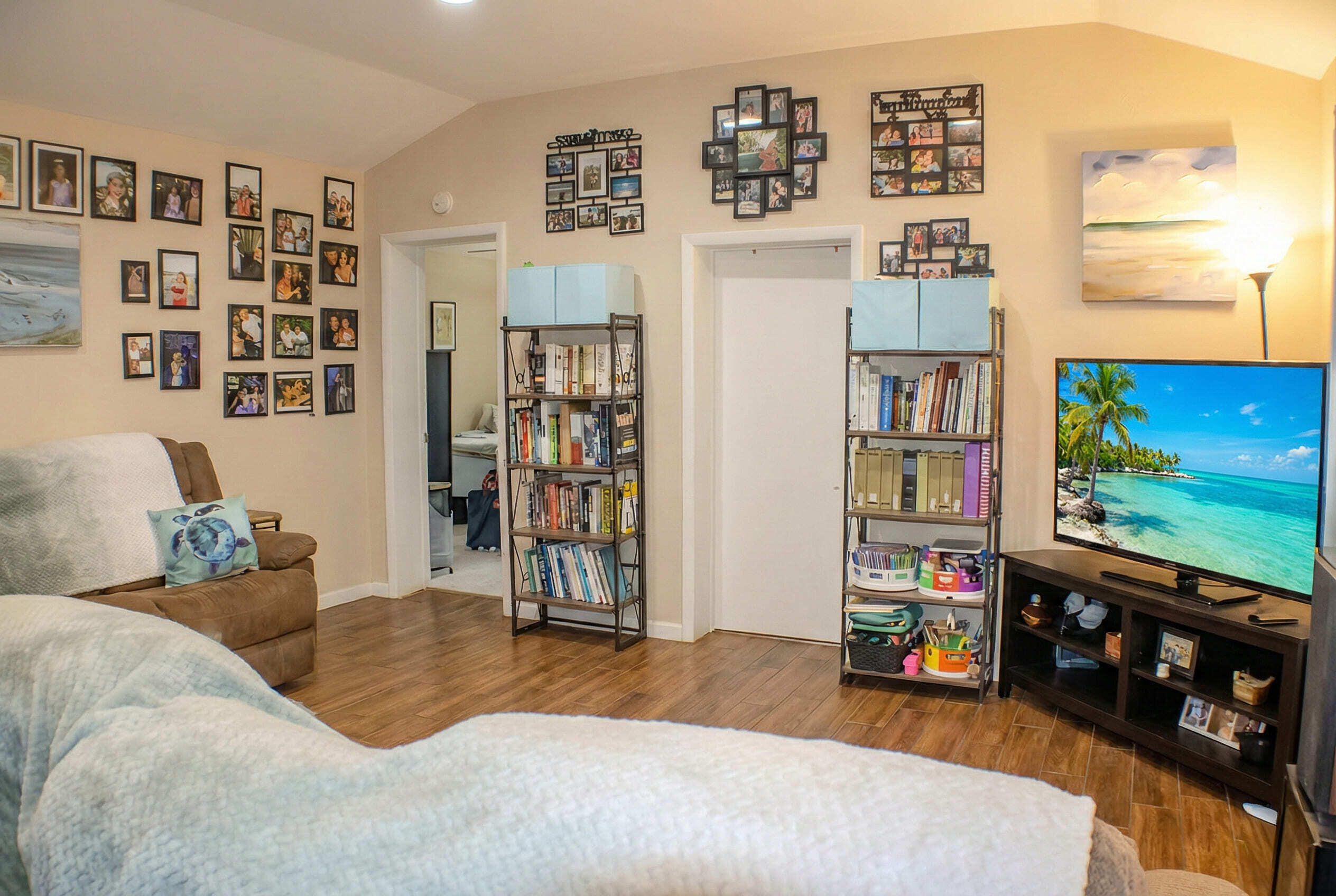 711 Sharon Place Key Largo, FL 33037 - Photo 10 of 38 a living room with furniture and a flat screen tv