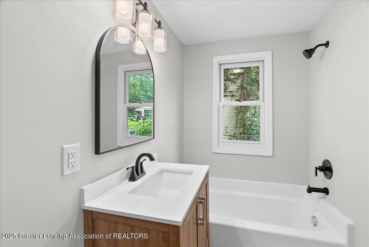204 East Cavanaugh Road Lansing, MI 48910 - Photo 19 of 30 15-Media Jett - 08