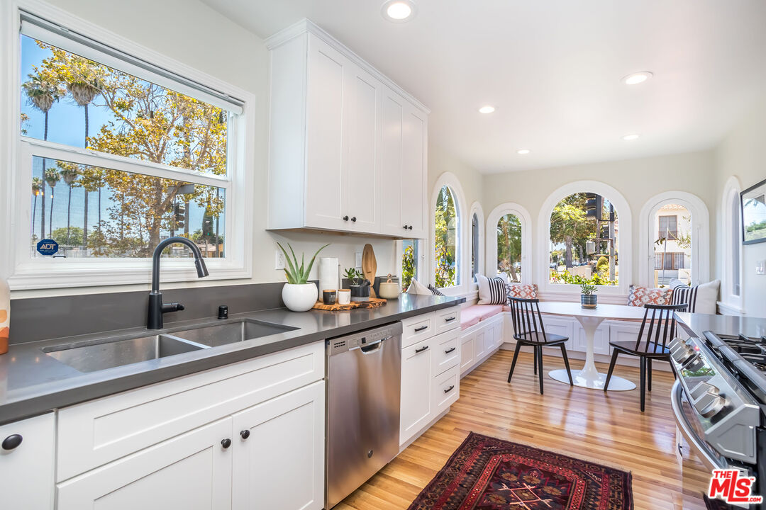 2850 Buckingham Road Los Angeles, CA 90016 - Photo 14 of 34 a kitchen with lots of counter top space