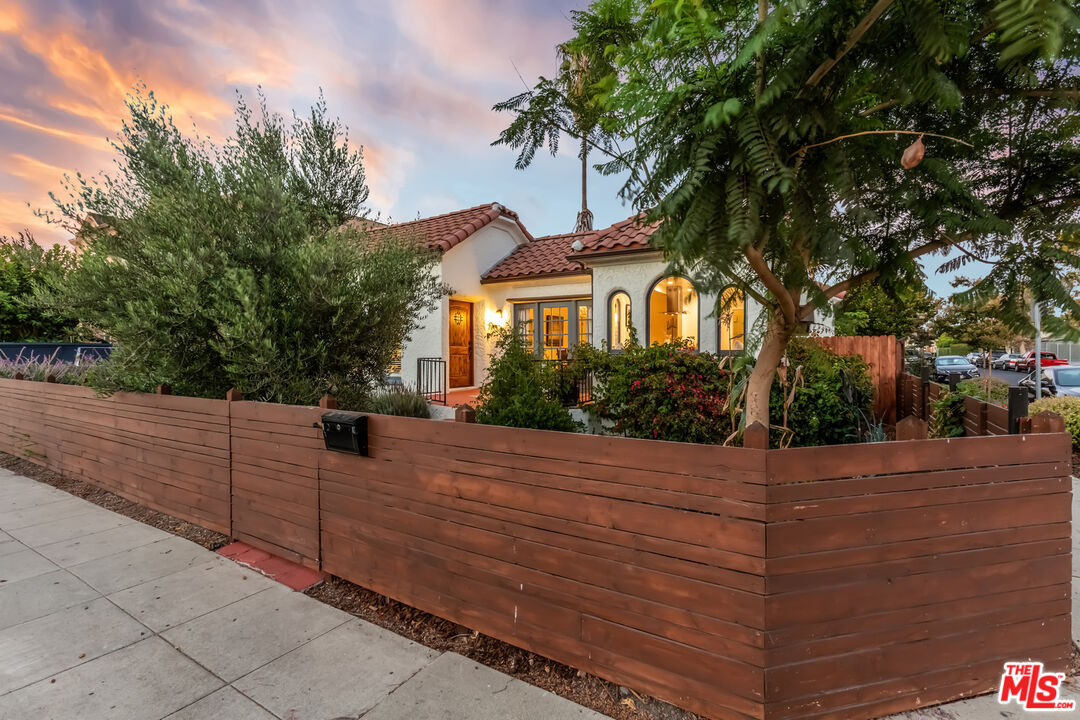 2850 Buckingham Road Los Angeles, CA 90016 - Photo 2 of 34 a front view of a house with a yard
