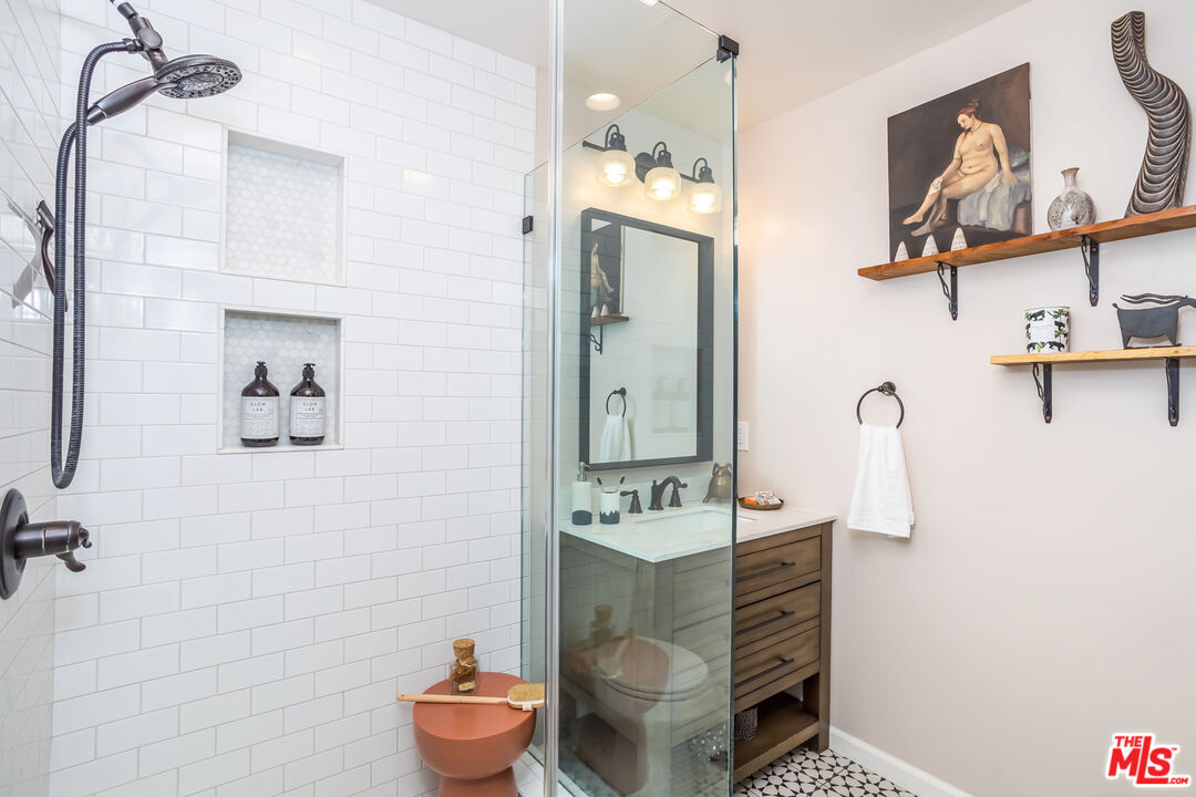 2850 Buckingham Road Los Angeles, CA 90016 - Photo 21 of 34 a bathroom with a toilet sink and mirror