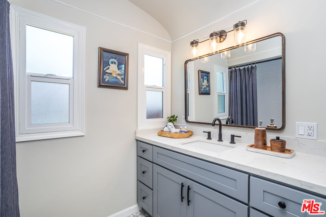 2850 Buckingham Road Los Angeles, CA 90016 - Photo 25 of 34 a bathroom with a sink and a mirror