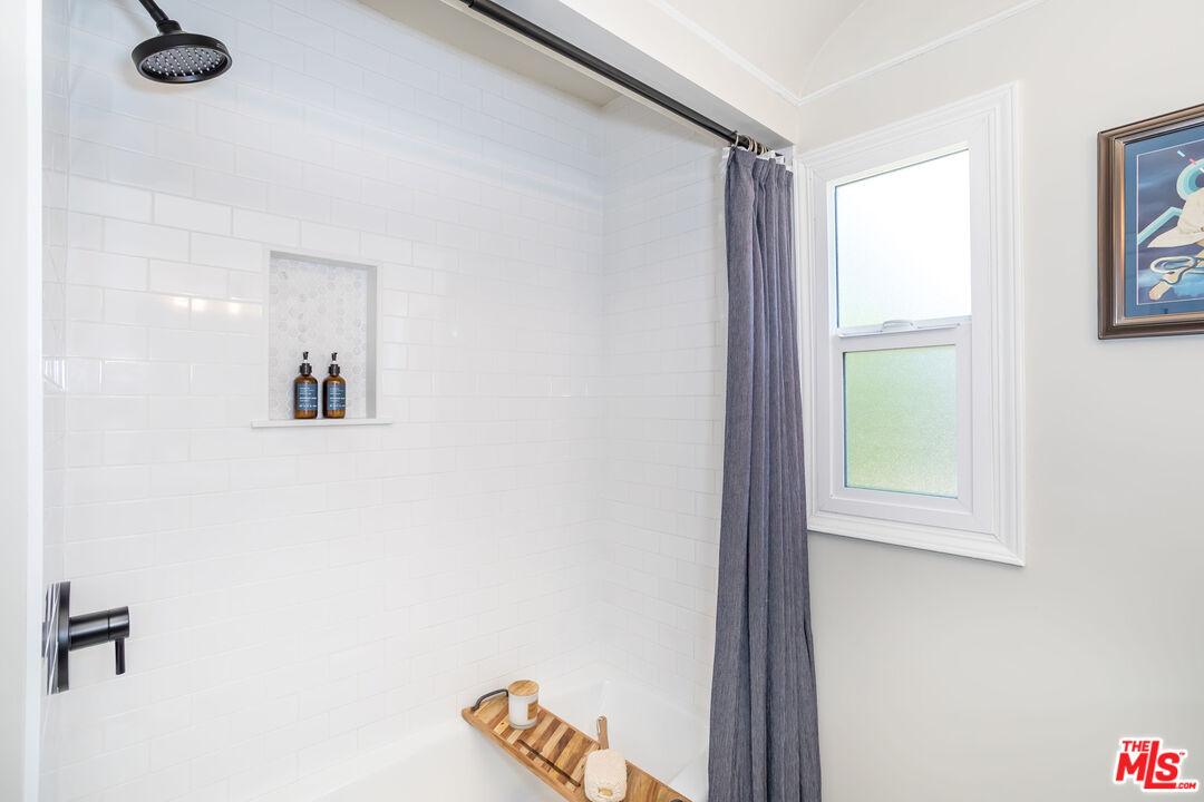 2850 Buckingham Road Los Angeles, CA 90016 - Photo 26 of 34 a view of a room that has a window in it