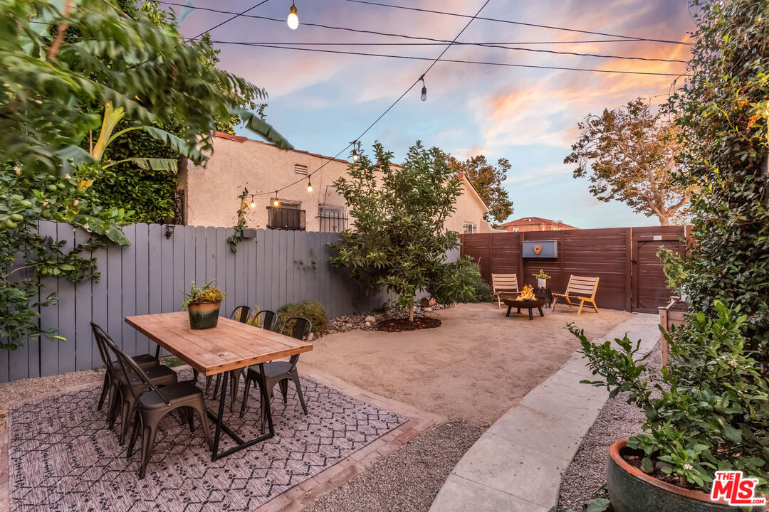 2850 Buckingham Road Los Angeles, CA 90016 - Photo 30 of 34 a backyard of a house with a table and chairs