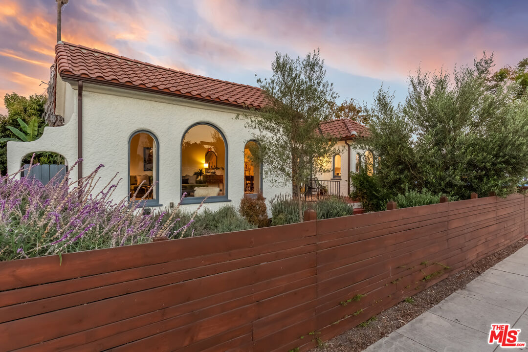 2850 Buckingham Road Los Angeles, CA 90016 - Photo 3 of 34 a front view of a house with garden