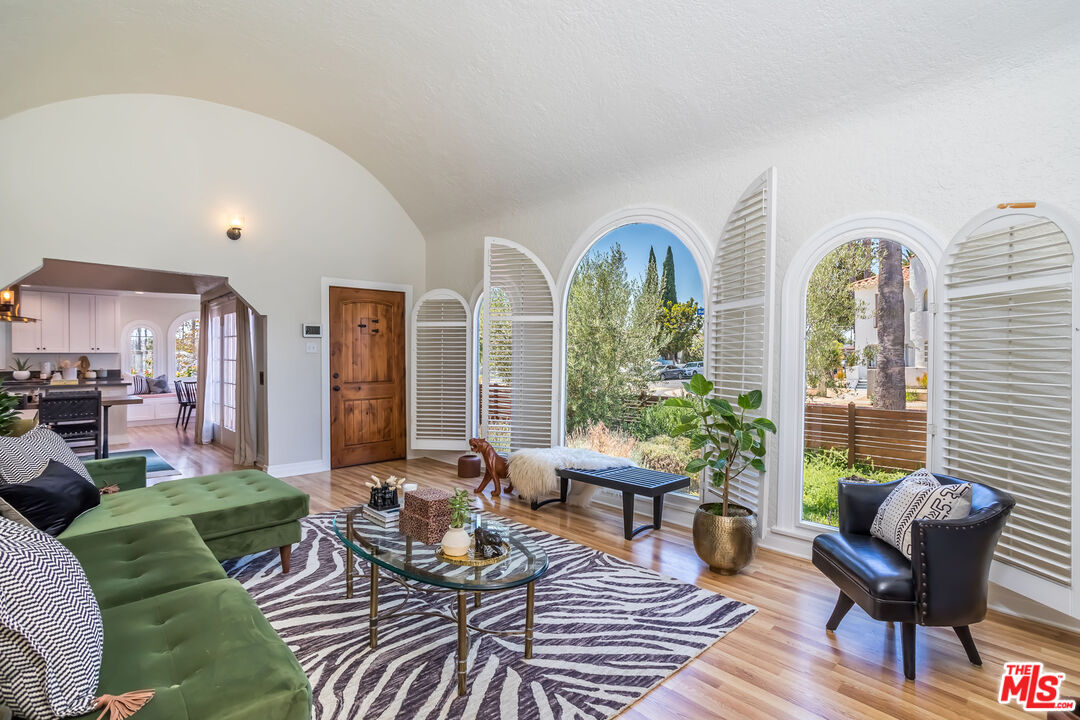 2850 Buckingham Road Los Angeles, CA 90016 - Photo 10 of 34 a living room with furniture and a potted plant