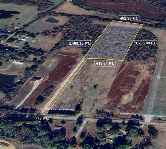 a view of a backyard of the house