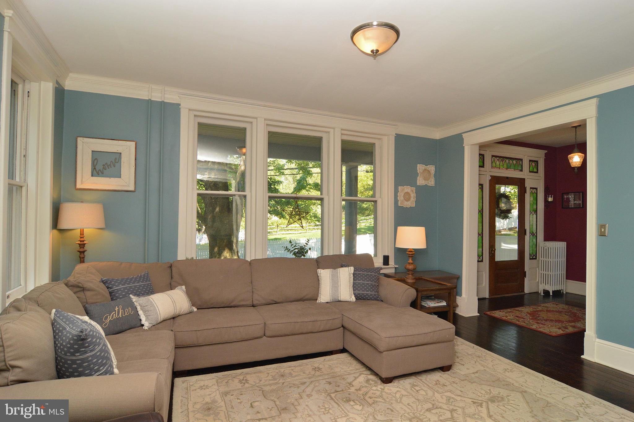 525 Gibraltar Road Reading, PA 19606 - Photo 8 of 56 Living Room