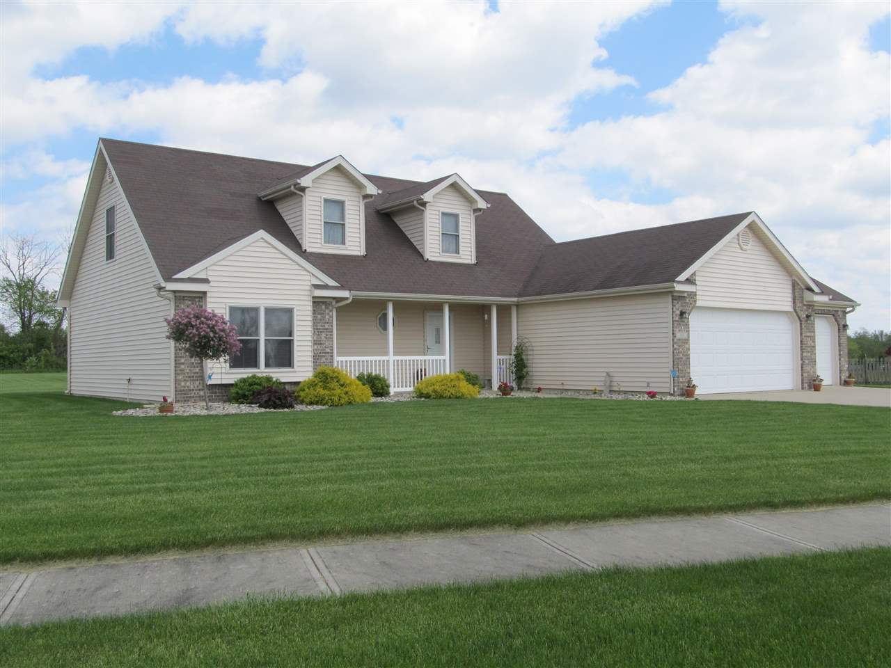 508 North Waters Edge Drive Decatur, IN 46733 - Photo 1 of 32
