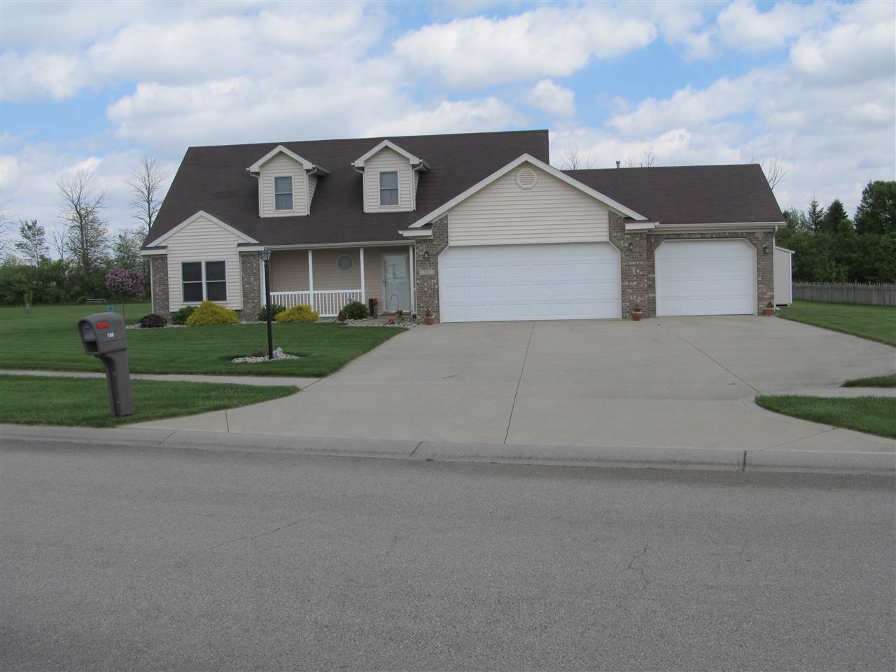 508 North Waters Edge Drive Decatur, IN 46733 - Photo 3 of 32