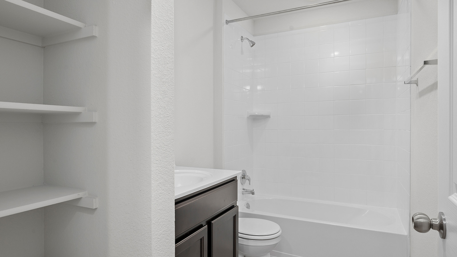1407 Victory Rnch Trail Killeen, TX 76549 - Photo 22 of 24 A well-appointed bathroom offers built-in shelving and a pristine tub with shower.